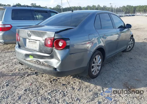 2010 Volkswagen Jetta Limited Edition z USA, uszkodzony, nr VIN 3VWRX7AJ5AM116986